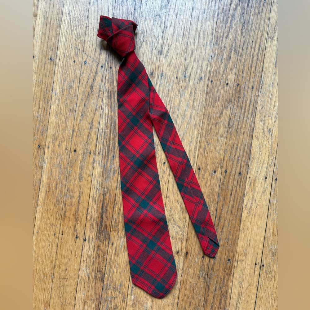 Lochcarron Clan Red Green Tartan Plaid New Wool 3” Tie Made in Scotland